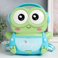 Копилка пластик "Рюкзак Лягуха" кодовый замок, звук АА 25х14х18,5 см Копилка пластик "Рюкзак Лягуха" кодовый замок, звук АА 25х14х18,5 см