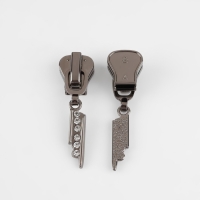 Бегунок автоматический для молнии «Трактор», №8, декоративный «Стразы», 10 шт, цвет чёрный никель Бегунок автоматический для молнии «Трактор», №8, декоративный «Стразы», 10 шт, цвет чёрный никель