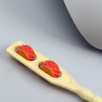 Массажёр - чесалка, двусторонний, универсальный, 2 колеса, цвет МИКС