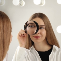 Зеркало макияжное, увеличение &times; 3, на присосках, d = 9 см, цвет чёрный