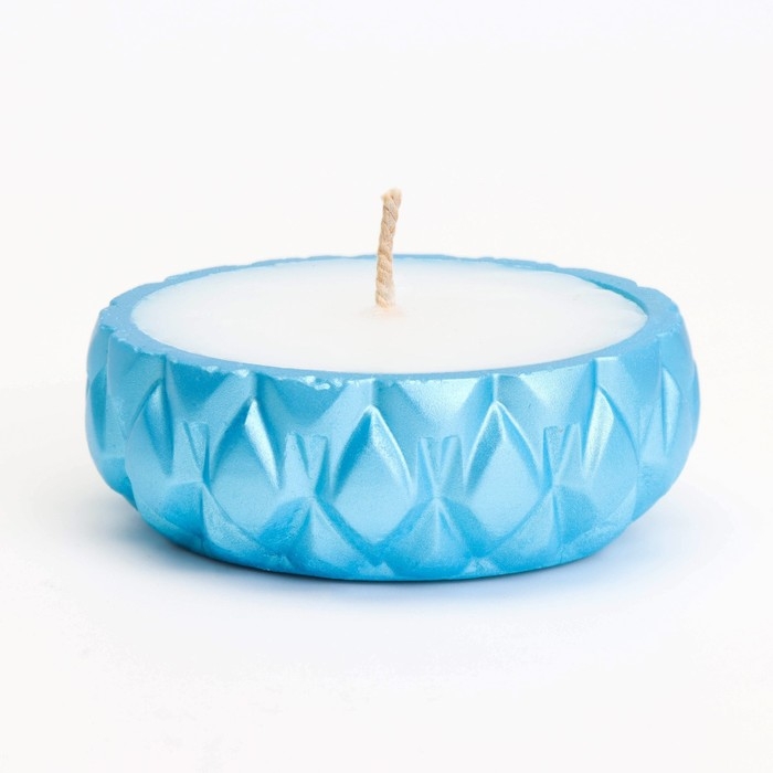 Свеча &laquo;Купол&raquo; в подсвечнике с ромбовидными гранями из гипса с крышкой, 8,5х8,5см, голубой