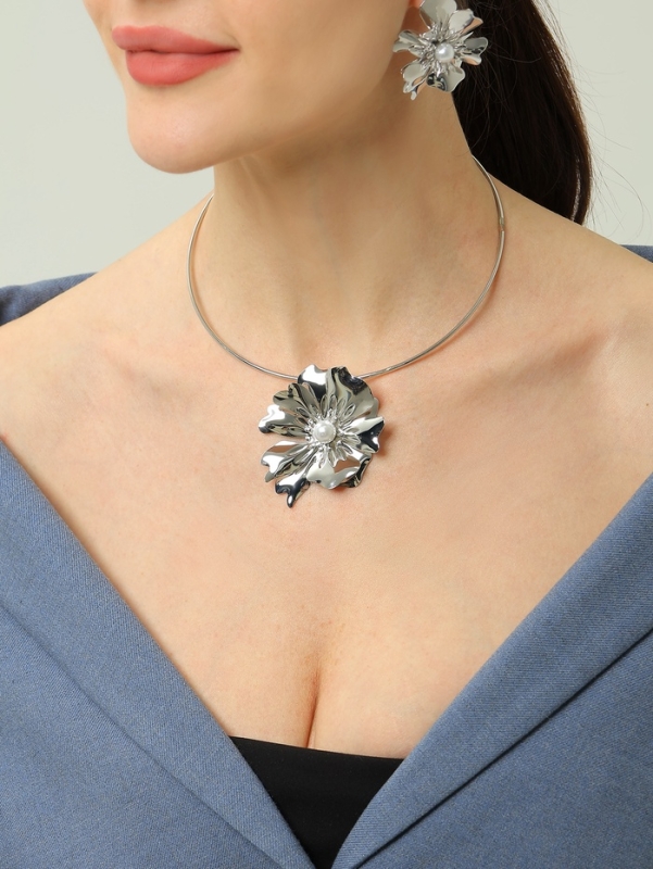 Набор 2 предмета: серьги, колье &laquo;Цветок&raquo; бусина, белый в серебре, d=14 см