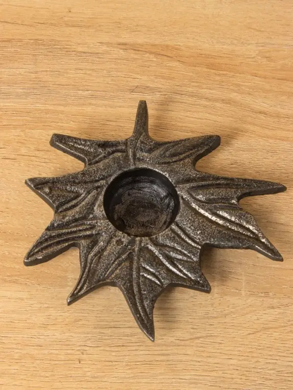 Подсвечник для чайной свечи "Кленовый лист" алюминий 14х14х2 см