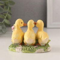Сувенир полистоун "Утята в пруду с цветами" 9х5,5х6,5 см Сувенир полистоун "Утята в пруду с цветами" 9х5,5х6,5 см