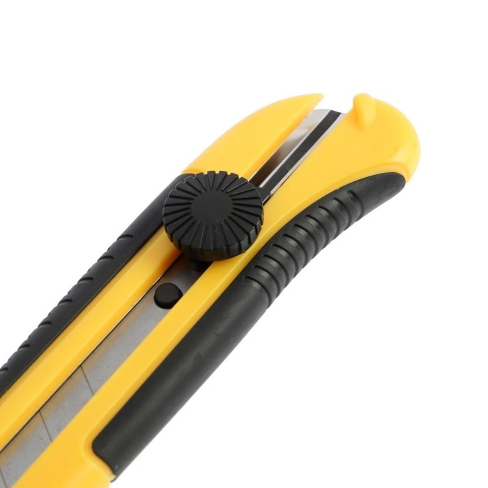 Нож универсальный ТУНДРА, 2К корпус, металлическая направляющая, винтовой фиксатор, 25 мм Нож универсальный ТУНДРА, 2К корпус, металлическая направляющая, винтовой фиксатор, 25 мм