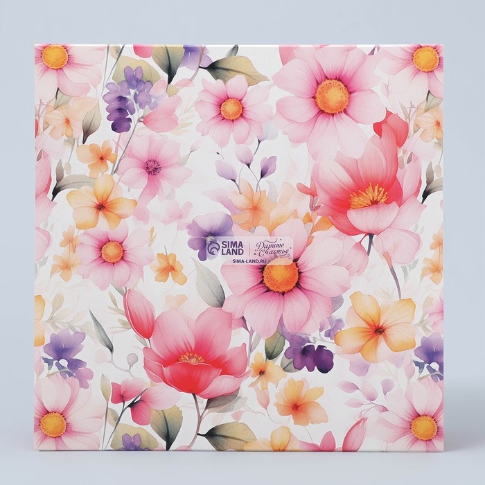 Коробка для конфет, кондитерская упаковка, 16 ячеек, &laquo;Цветы&raquo; 17.7 х 17.7 х 3.8 см