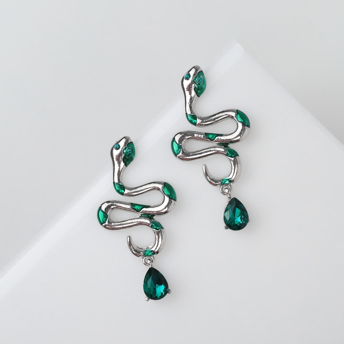 Новый год! Символ года 2025! Серьги &laquo;Змеи&raquo; с каплей, цвет зелёный в серебре