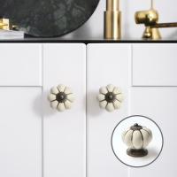 Ручка кнопка PEONY Ceramics 001, керамическая, бежевая Ручка кнопка PEONY Ceramics 001, керамическая, бежевая