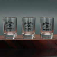 Подарочный набор &laquo;На удачу. Настоящему мужику&raquo;, рюмки и карты