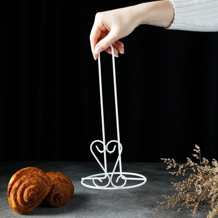 Держатель для бумажных полотенец Доляна &laquo;Сердце&raquo;, 13,5&times;13,5&times;28 см, цвет белый