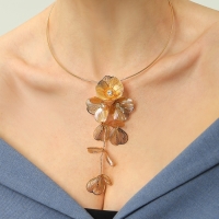 Колье &laquo;Цветок&raquo; стразинка, цвет золото, d=15 см