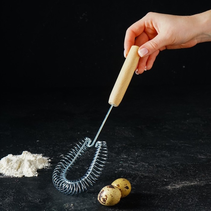 Венчик для взбивания с деревянной ручкой &laquo;Пружина&raquo;, 28 х 7,5 х 2 см