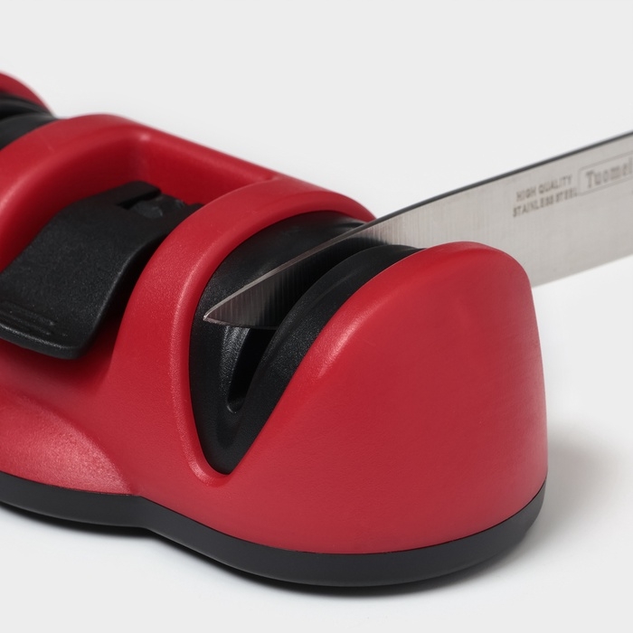 Точилка для ножей Доляна &laquo;Профи&raquo;, 13&times;7&times;4,5 см, с полировкой, на присоске, цвет красный