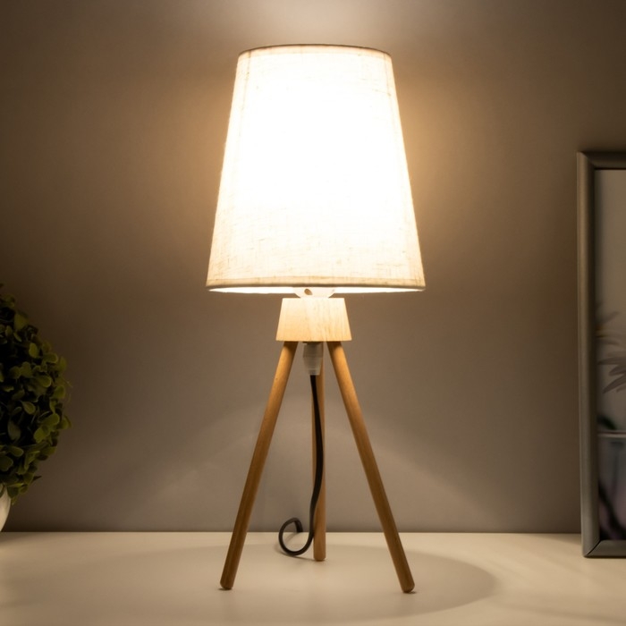 Настольная лампа Илария E27 40Вт светлое дерево 16х16х37,5 см RISALUX