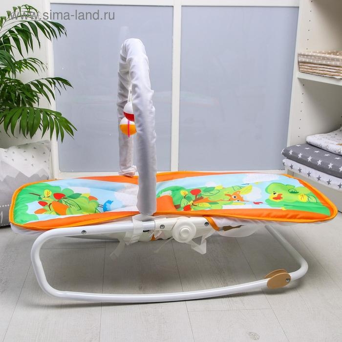 Шезлонг-качалка для новорождённых &laquo;Лесная сказка&raquo;, игровая дуга, съёмные игрушки МИКС