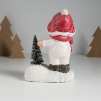 Сувенир керамика свет "Малыш в белом комбинезоне у ёлочки" 11,5х7х16 см Сувенир керамика свет "Малыш в белом комбинезоне у ёлочки" 11,5х7х16 см