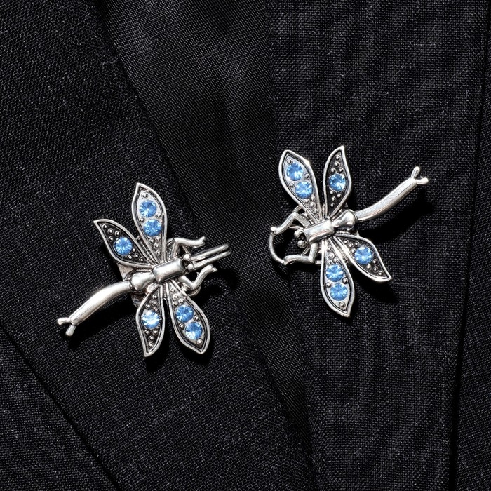 Зажим для кардигана &laquo;Стрекоза&raquo;, цвет синий в чернёном серебре