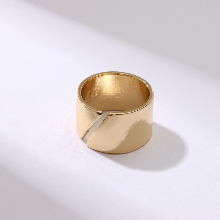 Кольцо &laquo;Разрез&raquo; тренд, цвет золото, безразмерное