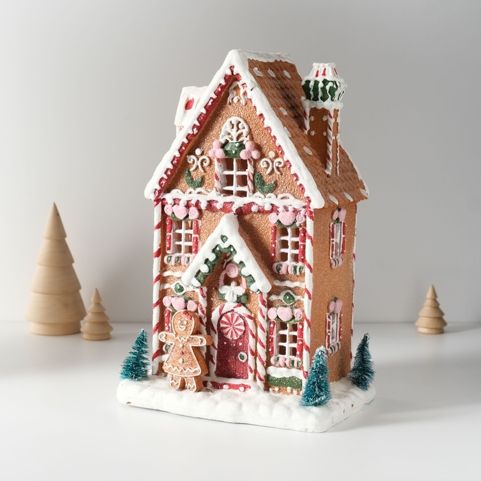 Сувенир полистоун свет Сувенир полистоун свет "Пряничный домик в глазури с пряничкой, ёлками" 17х12х25,5 см