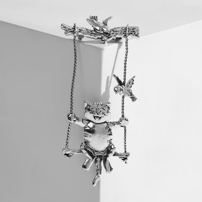 Брошь «Кот на качелях» в чернёном серебре Брошь «Кот на качелях» в чернёном серебре