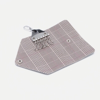 Ключница на кнопке, длина 13,5 см,7 карабинов, цвет чёрный