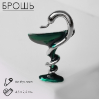Брошь &laquo;Змея в геральдике&raquo; знак медицины, цвет зелёный в серебре