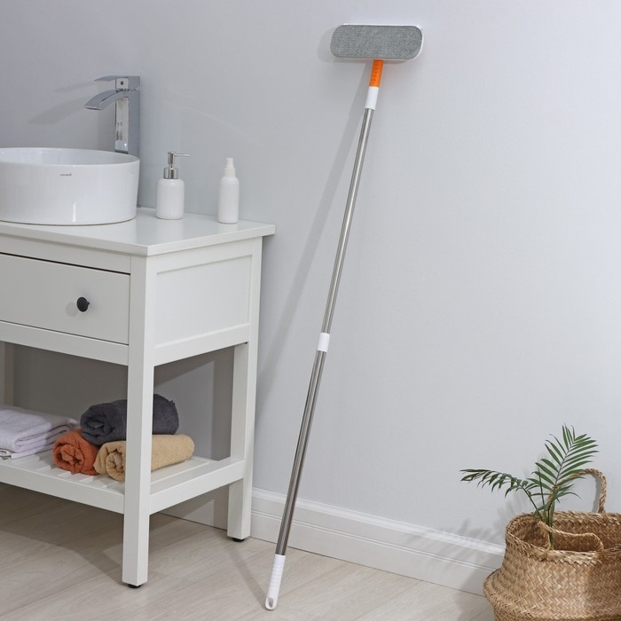 Щётка для окон Raccoon, телескопическая нержавеющая ручка 77(123) см, силиконовый сгон 22 см, велюровая насадка 22&times;7 см, цвет МИКС