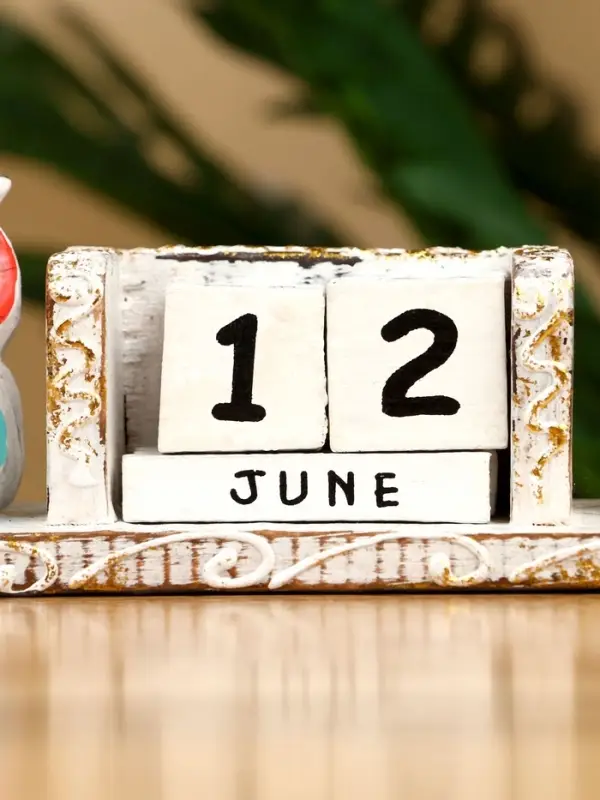 Календарь настольный "Совушки" дерево 19х6х6 см, цв. белый