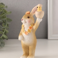 Сувенир полистоун "Зайчик в цветочном венке и цыплёнком в скорлупе" 9х5,5х15 см Сувенир полистоун "Зайчик в цветочном венке и цыплёнком в скорлупе" 9х5,5х15 см