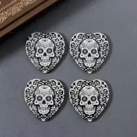 Декор для творчества акрил "Череп в сердце" 4,3х3,7х0,2 см