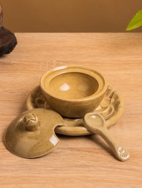 Соусник с крышкой на подставке "Флора" керамика, цв. бежевый, 11х11х7 см