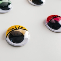 Глазки с ресничками на клеевой основе, набор 18 шт., размер — 2 см Глазки с ресничками на клеевой основе, набор 18 шт., размер — 2 см