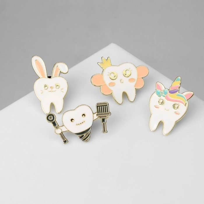 Набор значков (4 шт.) «Зубы», цветной в золоте Набор значков (4 шт.) «Зубы», цветной в золоте