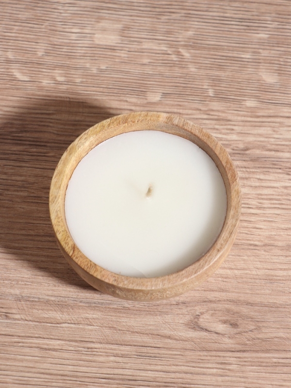 Свеча в деревянной чаше, парафин и соевый воск 9,5х9,5х4 см