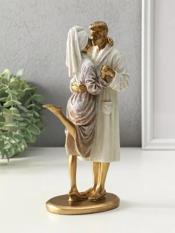 Сувенир полистоун "Влюблённые в банных халатах" 7,5х13,5х26 см