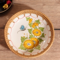 Тарелка керамическая с ротангом 22х22х4,7 см, МИКС