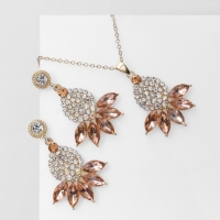 Гарнитур 2 предмета: серьги, кулон &laquo;Лотос&raquo;, цвет бело-персиковый в золоте, 48 см