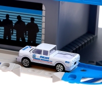 Парковка &laquo;Полицейский участок&raquo;, с металлическими машинками и вертолётом