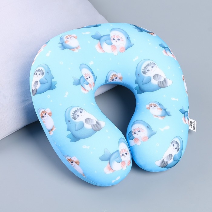 Подушка для путешествий антистресс &laquo;Котик в костюме акулы&raquo;