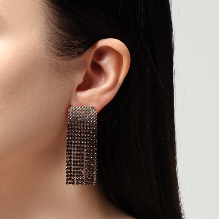 Серьги висячие со стразами «Водопад» градиент, мягкий квадрат, цвет бело-серый в золоте, 5,7 см Серьги висячие со стразами «Водопад» градиент, мягкий квадрат, цвет бело-серый в золоте, 5,7 см