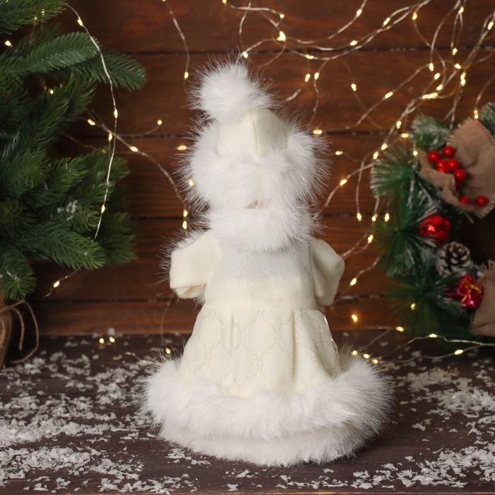 Снегурочка Снегурочка "В пушистой шубке, с фонариком" двигается, с подсветкой, 30х18 см, молочный