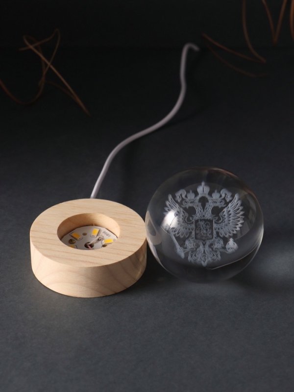 Сувенир стекло подсветка "Шар. Герб" d=6 см подставка дерево, USB
