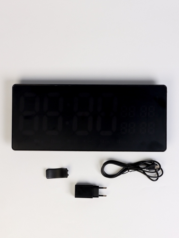 Часы электронные настенные, календарь термометр, 36.2 х 15.5 см, зеленые цифры 10 х 4.5 см   1076627