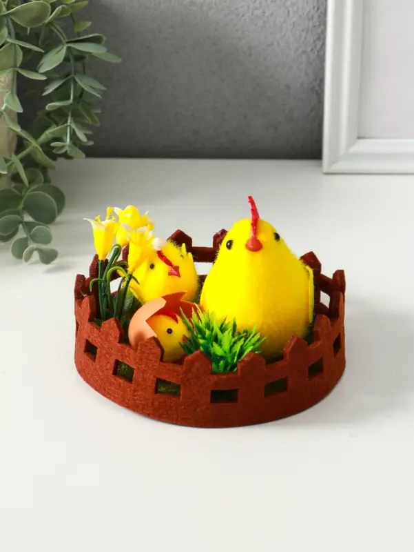 Сувенир пасхальный "Курочка с цыплятами на лужайке с забором" 12,5х12,5х8,5 см