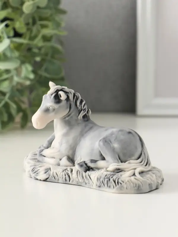 Сувенир "Лошадь лежащая" 7 см
