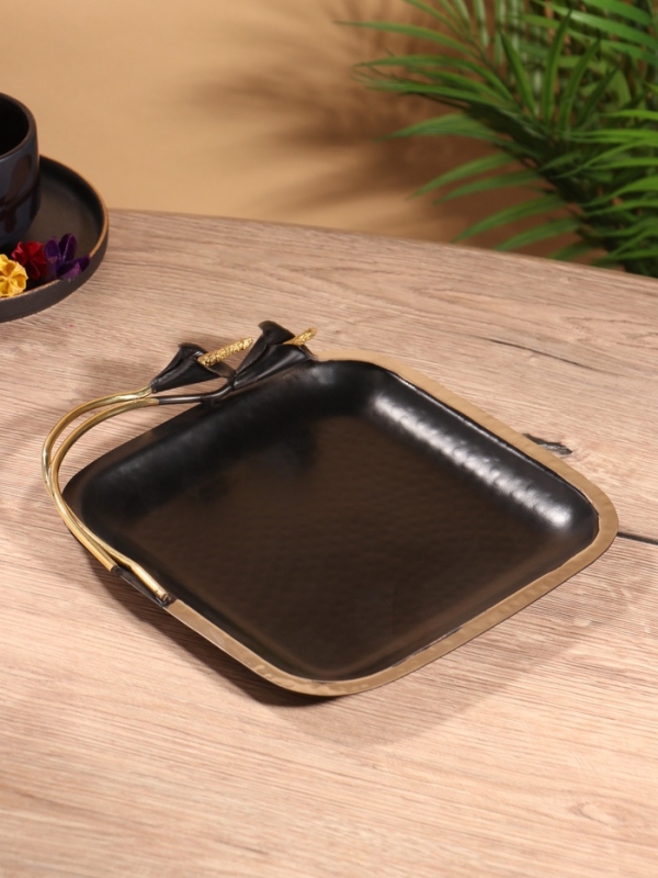 Блюдо сервировочное квадратное "Черные каллы" черное с золотом. нержав сталь 22х24х4 см