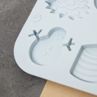 Форма для шоколада новогодняя Доляна &laquo;Новый год&raquo;, силикон, 18,5&times;12,8&times;0,5 см, 8 ячеек, цвет серый