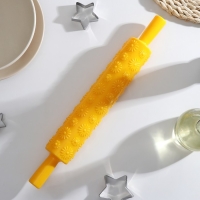 Скалка кондитерская &laquo;Ромашки&raquo;, 37 см, рабочая часть 25 см, фактурная, цвет МИКС