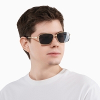 Очки солнцезащитные  поляризационные, дужка 13.2 см, ширина 12.8 см, линза 4.3 х 5.5 см