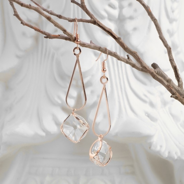 Серьги висячие со стразами &laquo;Капля с ромбом&raquo;, цвет белый в розовом золоте, 7,2 см